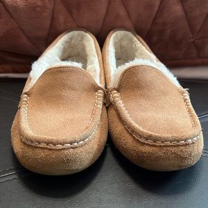 Size 10 womens ugg slippers USED